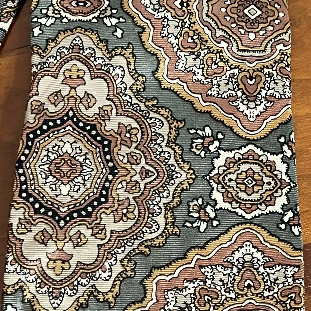 Harve  Benard men’s necktie pure silk